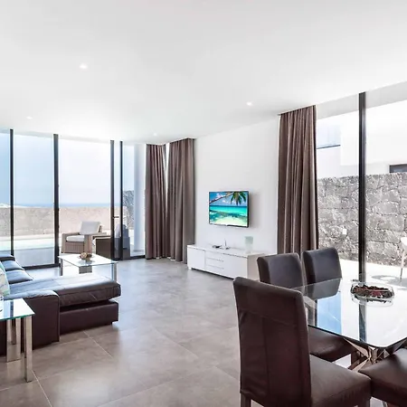 Bernadette Βίλα Πουέρτο Ντελ Κάρμεν